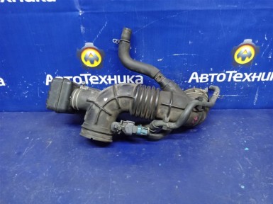 Патрубок воздушного фильтра Toyota Avensis  AZT251W 2AZ-FSE 2008 