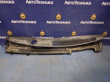 Решетка под лобовое стекло Toyota Vitz KSP130  1KR-FE 2012 