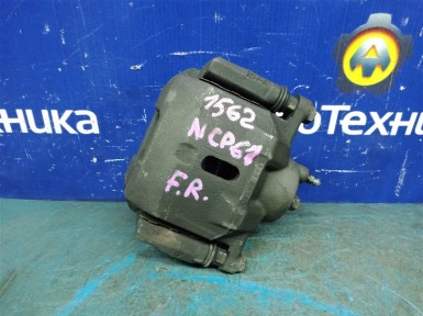 Суппорт передний правый Toyota Ist NCP61  1NZ-FE 2005 