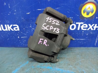 Суппорт передний правый Toyota Vitz SCP13  2SZ-FE 2003 