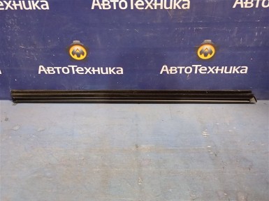 Уплотнитель стекла двери передний правый Ford Explorer U502 T35P 2011