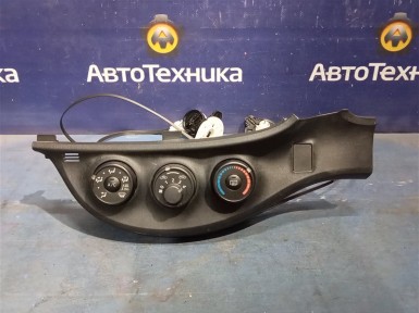 Блок управления климат-контролем Toyota Vitz KSP130 1KR-FE 2012