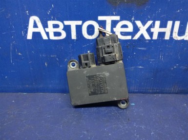 Блок управления вентилятором Toyota Corolla Fielder NZE141G 1NZ-FE 2010