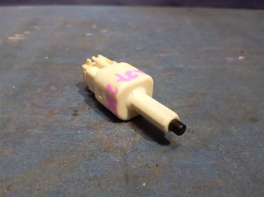 Концевик под педаль тормоза Toyota Avensis  AZT251W 2AZ-FSE 2008 