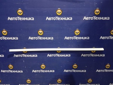 Накладка на дверь передняя правая Toyota  Mark 2 JZX110 1JZ-FSE 2002 