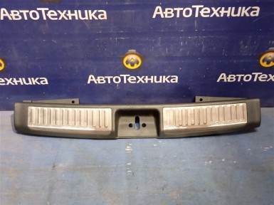 Накладка замка багажника задняя Mitsubishi Airtrek/outlander CU5W 4G69 2005