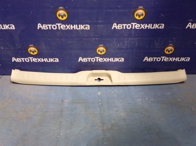 Накладка замка багажника задняя Nissan Serena  GC27 MR20DD 2016 