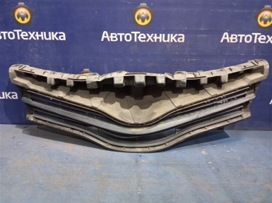 Решетка радиатора Toyota Vitz KSP130 1KR-FE  2012 