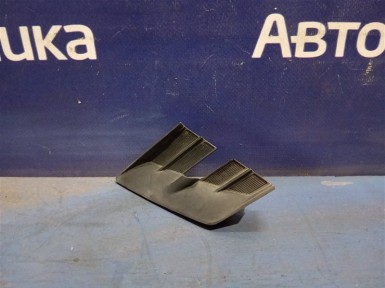 Решетка радиатора правая Toyota Vitz KSP130  1KR-FE 2012 