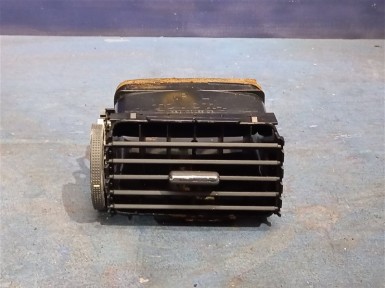 Решетка вентиляционная передняя левая Toyota  Avensis AZT251W 2AZ-FSE 2008 