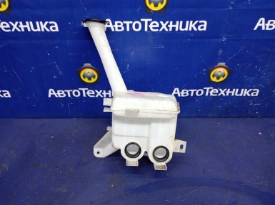 Бачок омывателя Toyota Vitz KSP130 1KR-FE 2012