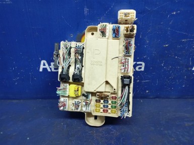 Блок предохранителей левый Toyota Mark 2  JZX110 1JZ-FSE 2002 