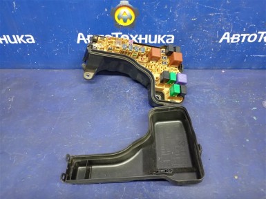 Блок предохранителей Toyota Mark 2 JZX110  1JZ-FSE 2002 
