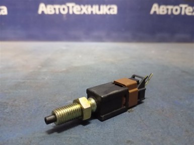Концевик под педаль тормоза Subaru Forester SG5 EJ202 2004