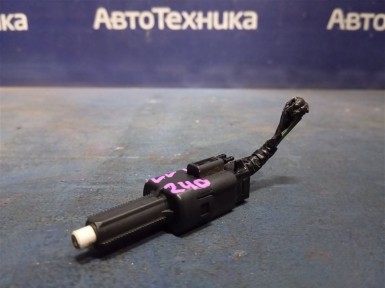 Концевик под педаль тормоза Toyota Premio ZZT240 1ZZ-FE 2002