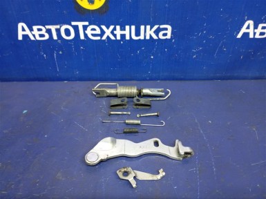 Механизм стояночного тормоза задний левый  Honda Stream RN6 R18A 2010 