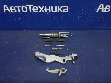 Механизм стояночного тормоза задний правый  Honda Stream RN6 R18A 2010 