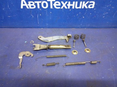 Механизм стояночного тормоза задний левый  Mitsubishi Galant EA7A 4G94 2003 