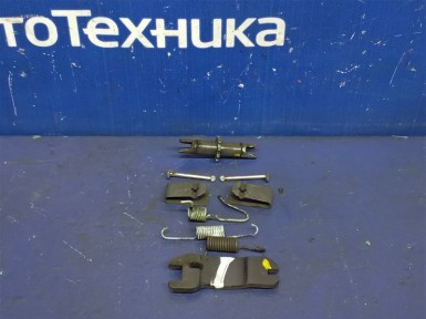 Механизм стояночного тормоза задний правый  Nissan Serena GC27 MR20DD 2016 