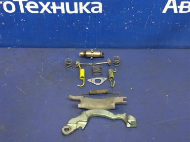 Механизм стояночного тормоза задний правый  Subaru Legacy Lancaster BH9 EJ254 2000 