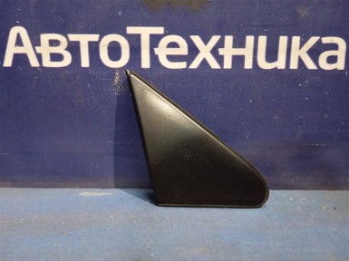 Накладка на крыло передняя правая Toyota Vitz SCP13 2SZ-FE 2003