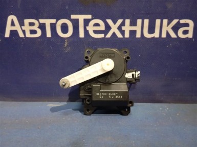 Сервопривод заслонок печки нижний правый  Toyota Avensis AZT251W 2AZ-FSE 2008 
