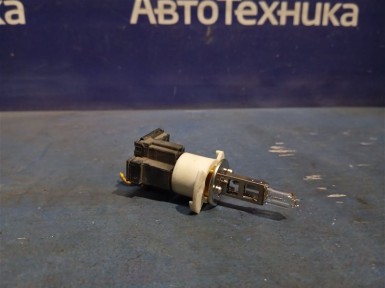 Цоколь лампы передний Mitsubishi Galant EA7A  4G94 2003 