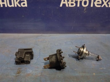 Цоколь лампы передний Mitsubishi Galant EA7A  4G94 2003 