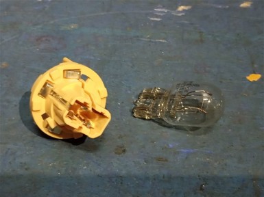 Цоколь лампы задний Toyota Corolla Spacio  NZE121N 1NZ-FE 2002 