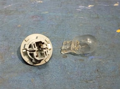 Цоколь лампы задний Toyota Corolla Spacio  NZE121N 1NZ-FE 2002 