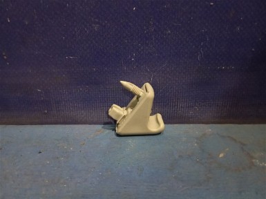 Кронштейн козырька солнцезащитного передний  правый Toyota Vitz SCP13 2SZ-FE 2003 