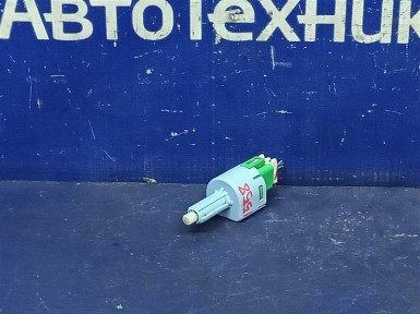 Концевик под педаль тормоза Nissan/mitsubish Dayz Roox/ek Space B21A 3B20 2015