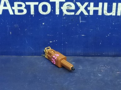 Концевик под педаль тормоза Nissan Serena  GC27 MR20DD 2016 