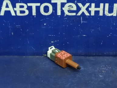 Концевик под педаль тормоза Nissan Serena  GC27 MR20DD 2016 