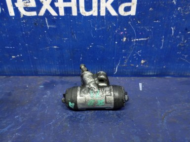 Рабочий тормозной цилиндр задний правый Toyota  Vitz SCP13 2SZ-FE 2003 