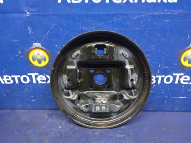 Щиток тормозного механизма задний левый Nissan  Note HE12 HR12DE 2019 