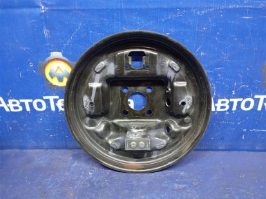 Щиток тормозного механизма задний правый  Nissan Note HE12 HR12DE 2019 