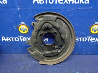 Щиток тормозного механизма задний правый  Toyota Ist NCP61 1NZ-FE 2005 