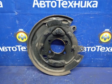 Щиток тормозного механизма задний левый Toyota  Ist NCP61 1NZ-FE 2005 