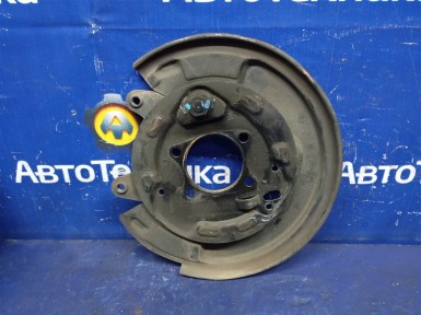 Щиток тормозного механизма задний правый  Toyota Ist NCP61 1NZ-FE 2006 