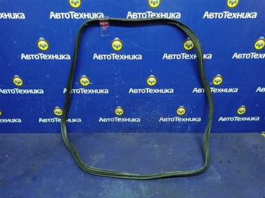 Уплотнитель багажника задний Toyota Ist NCP61  1NZ-FE 2005 