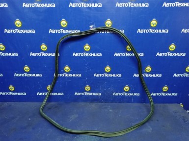 Уплотнитель багажника задний Toyota Vitz  KSP130 1KR-FE 2012 