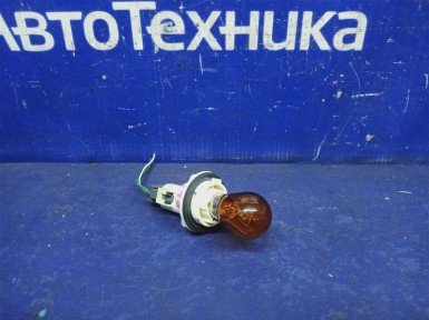 Цоколь лампы передний Toyota Ractis NCP100  1NZ 2006 