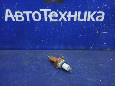 Цоколь лампы передний Toyota Ractis NCP100  1NZ 2006 