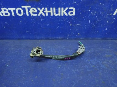 Цоколь лампы передний Toyota Ractis NCP100  1NZ 2006 