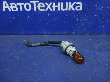 Цоколь лампы передний Toyota Wish ZNE14G  1ZZ-FE 2003 