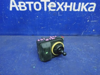 Корректор фар передний Toyota Ractis NCP100  1NZ 2006 