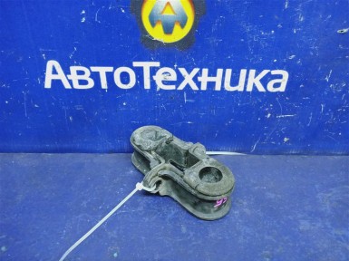 Крепление стабилизатора переднее Toyota Kluger  V MCU25W 1MZ 2001 