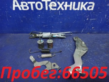 Механизм стояночного тормоза задний левый  Toyota Corolla Fielder NZE141G 1NZ-FE 2010 