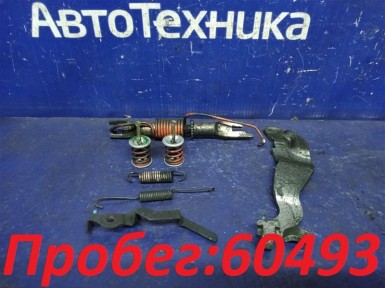 Механизм стояночного тормоза задний правый  Toyota Corolla Spacio NZE121N 1NZ-FE 2002 
